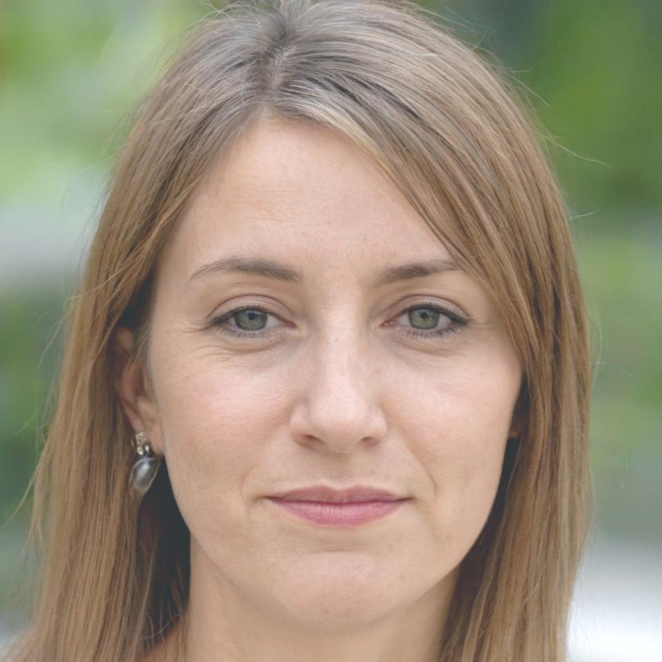 Елена Новакова